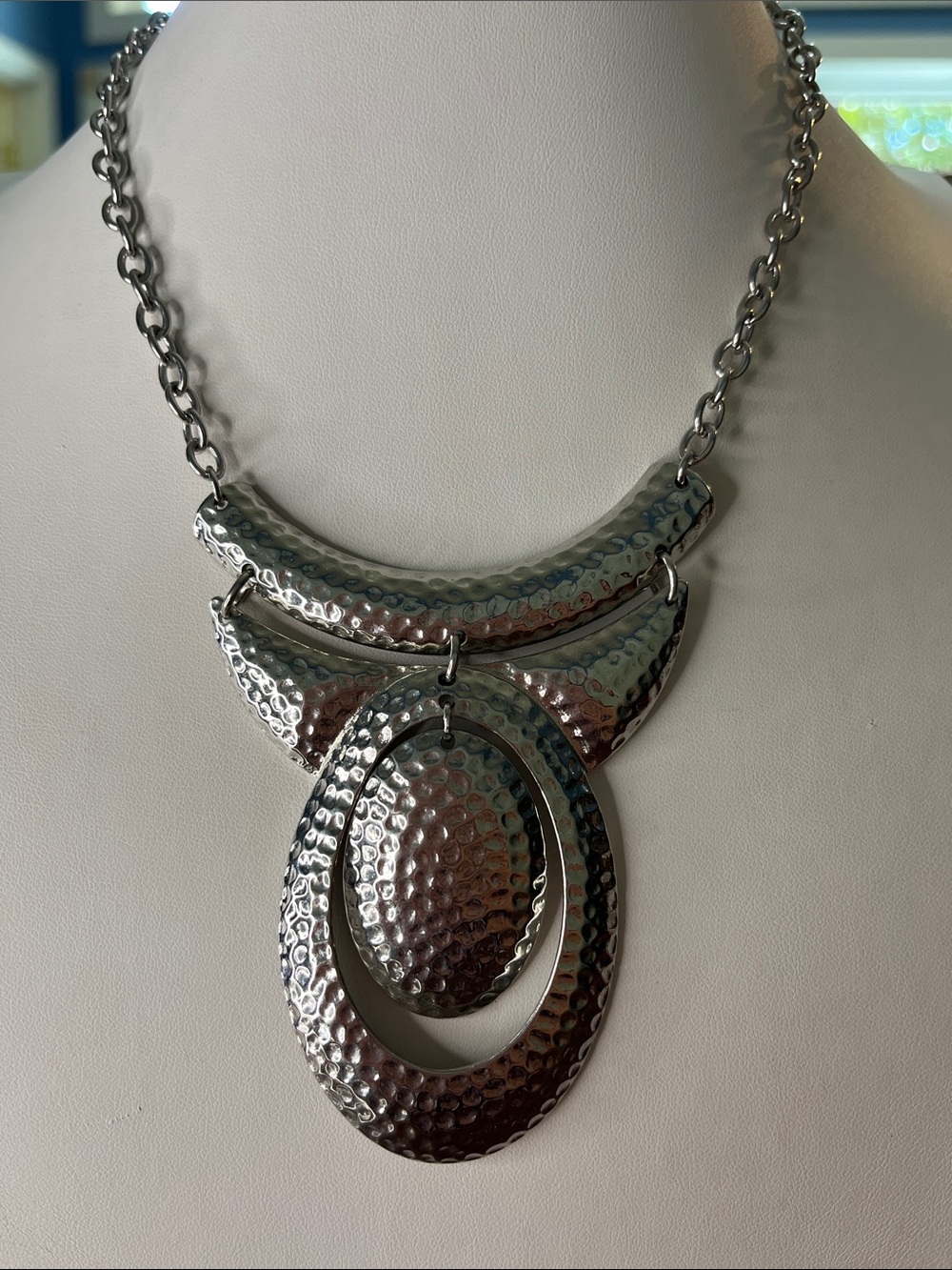 Hammered Oval Pendant Necklace - Silver